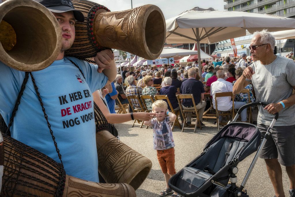 Wanneer ben je jong en wanneer oud. Ik ken mensen van midden veertig die nauwelijks nog vooruit te branden zijn en oude knarren die capriolen uithalen als ware het pubers. Hoe oud ben jij in je kop?